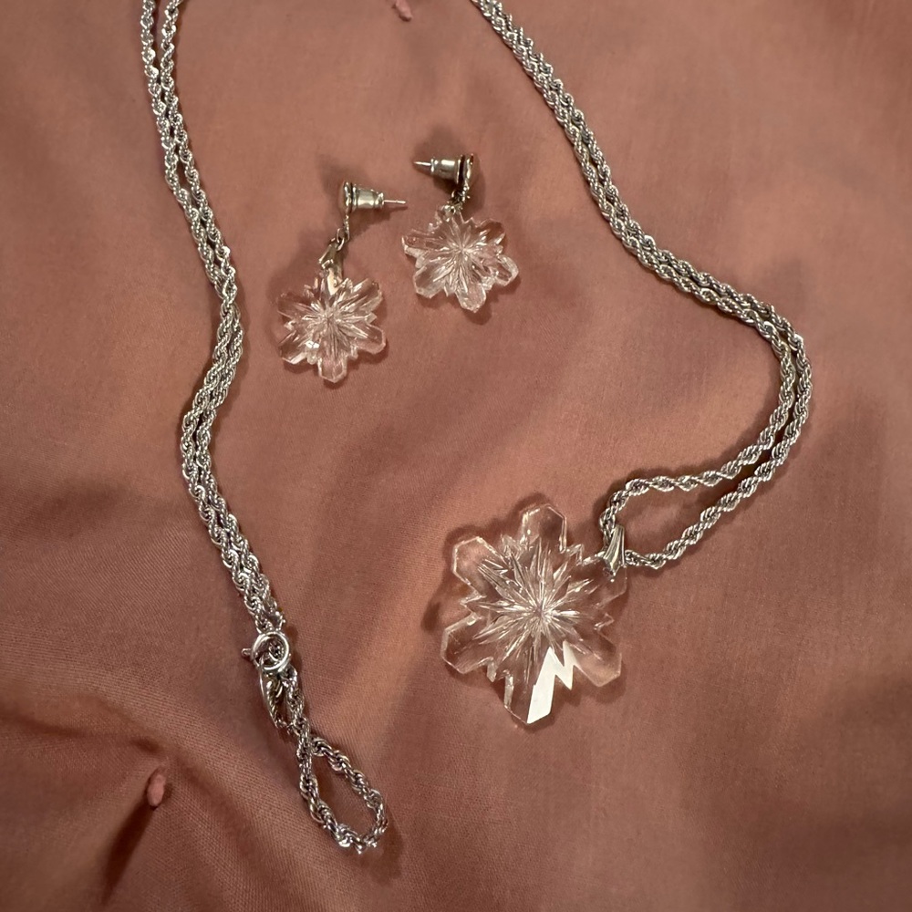 Elegant Silver Jewelry Set